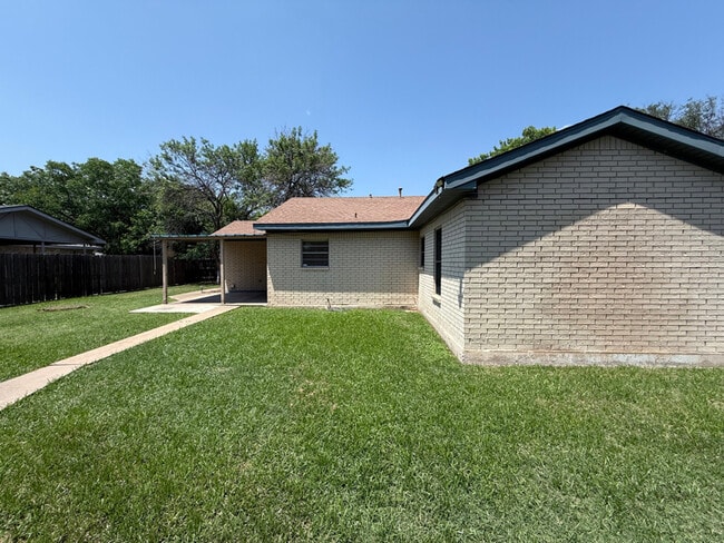 Building Photo - 3033 Moffett Ave