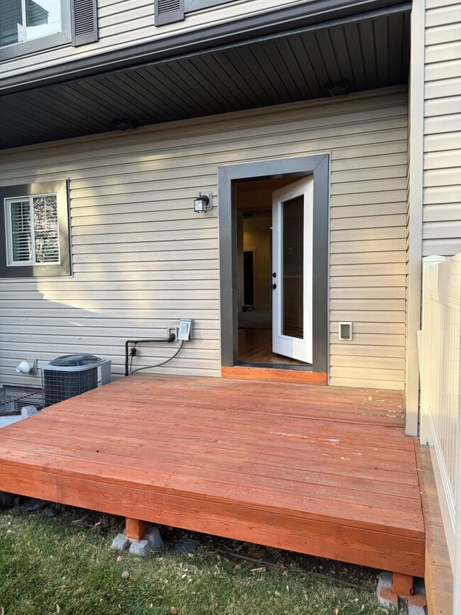 Building Photo - Spacious Townhome for rent in Rexburg