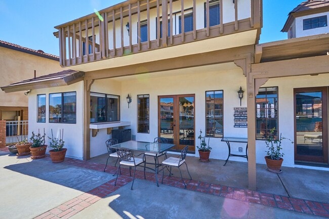 Building Photo - Spacious 3-Bedroom Lake House in Victorvil...