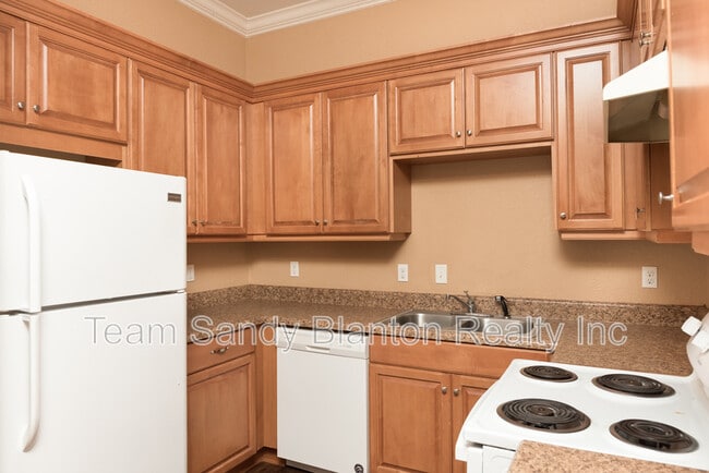 Building Photo - 7071 Lake Joanne Dr