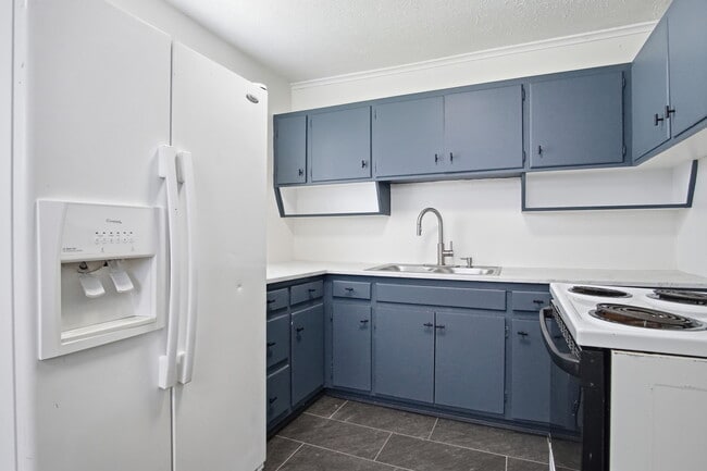 Building Photo - 846 Marilyn St