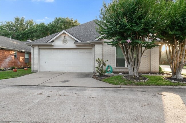 Primary Photo - 10335 Emerald Oaks Dr