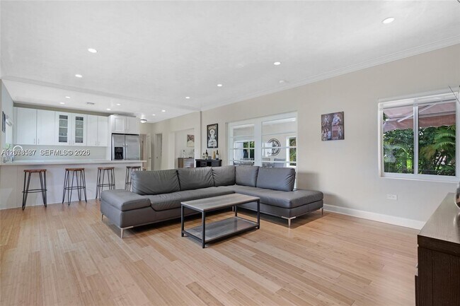 Building Photo - 535 SW 39th Ave