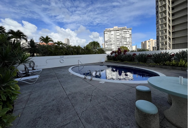 Building Photo - 710 Lunalilo St