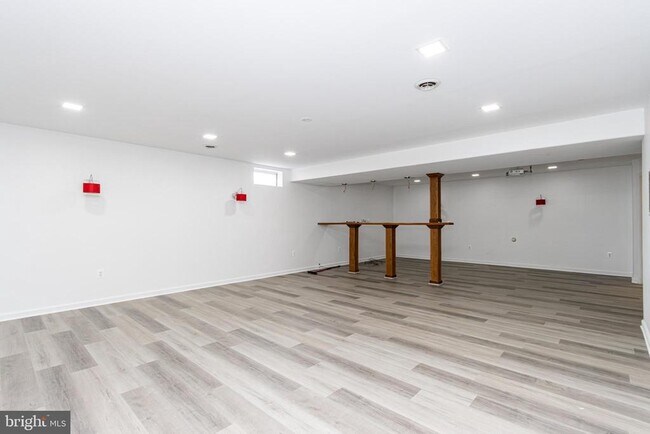 Building Photo - 6 Mintwood Dr