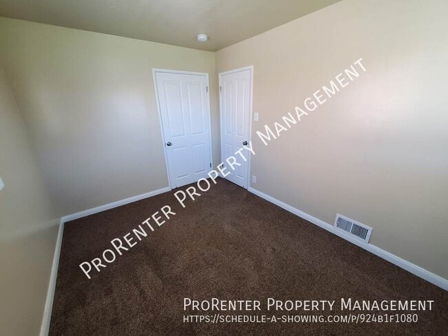 Building Photo - 4749 S 200 E