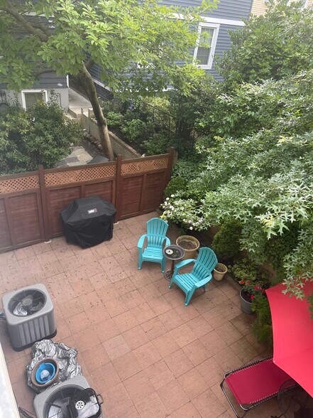 quaint oasis for grilling, relaxing and entertaining - 859 Avenue C