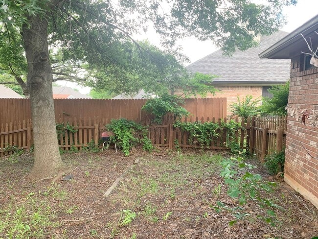 Building Photo - 1632 Whiterock Dr