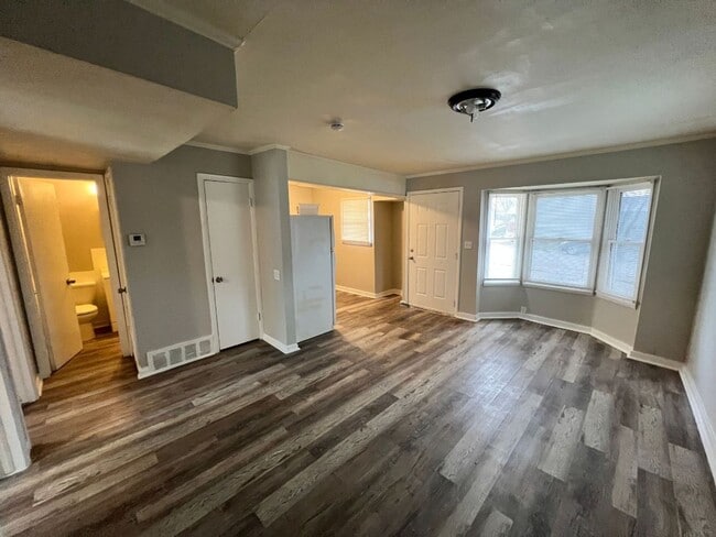Building Photo - Grandview 2-Bed/1-Bath Duplex