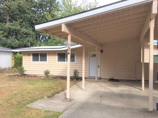 Primary Photo - Sweet and Charming Rambler Available April...