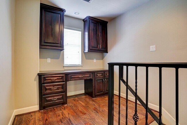 Building Photo - 923 Birdsall St