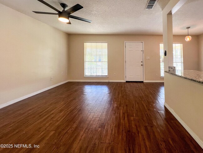 Building Photo - 426 Walnut Ct