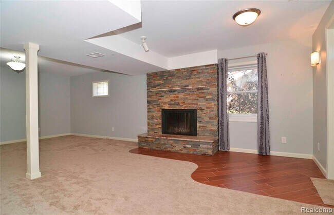 Building Photo - 8152 Fairfield Cir