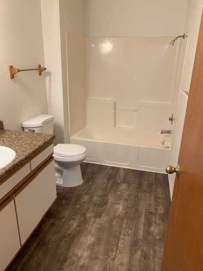 Building Photo - 1350 Alder Dr