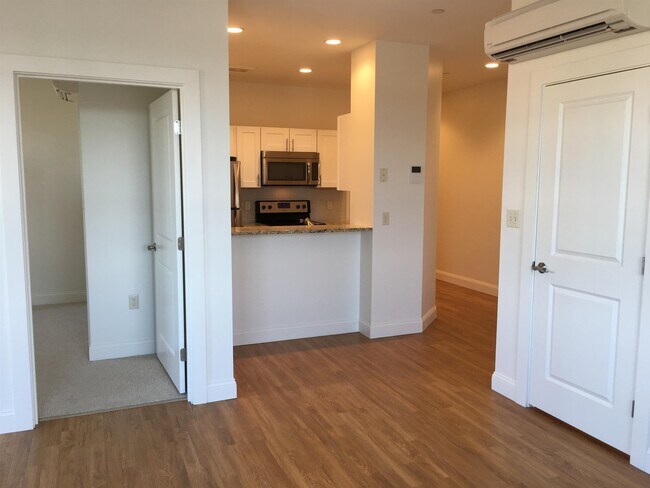 Building Photo - 875 Elm St