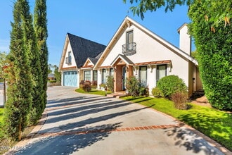 Building Photo - 4402 E Turney Ave