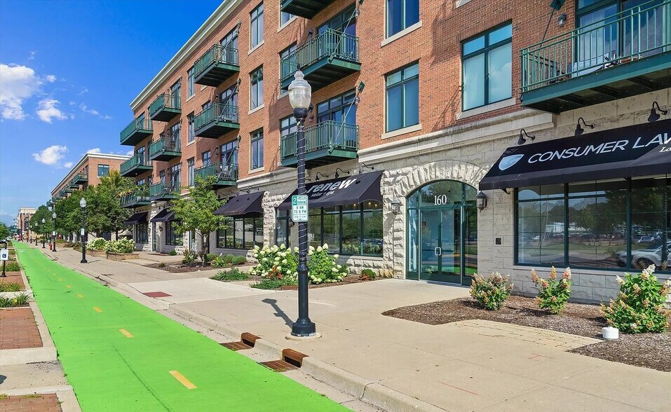 Building Photo - 160 S River St