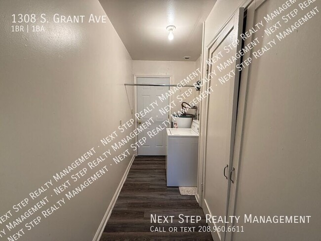 Building Photo - 1308 S Grant Ave