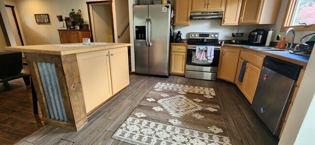 Building Photo - 420 N 19th Ave