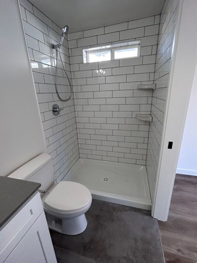 Building Photo - Completely Remodeled 2 BR/2 BA House available in the Central District