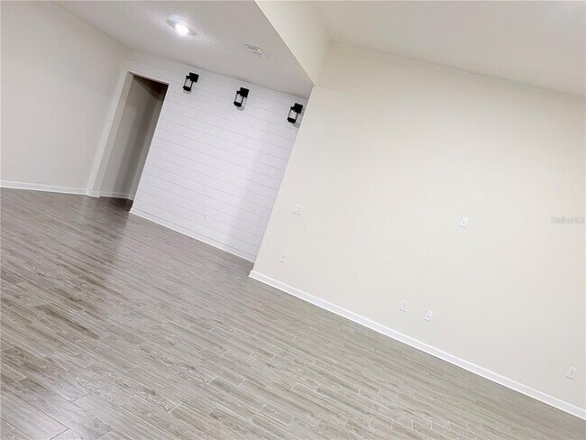 Building Photo - 2065 Camden Loop