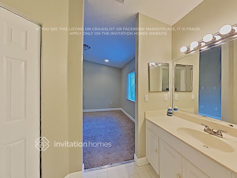 Building Photo - 4942 SW 66th Terrace