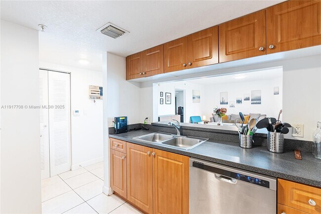 Building Photo - 280 SW 20th Rd