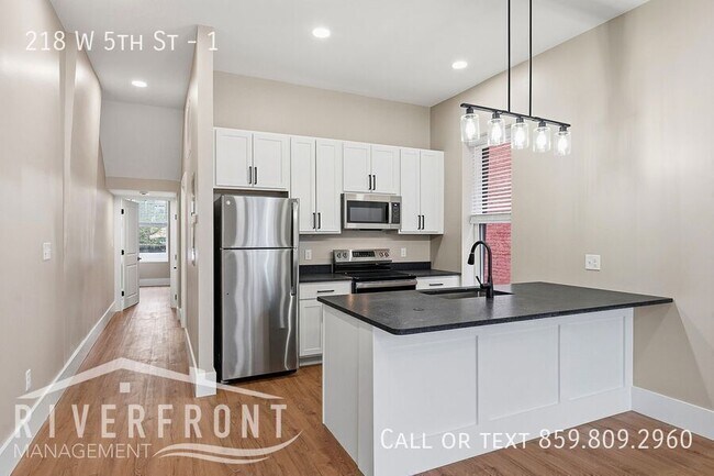 Building Photo - 218 W 5th St