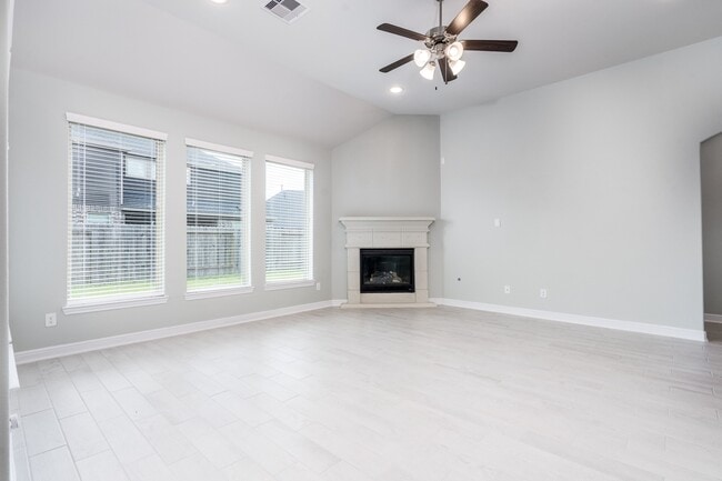Building Photo - 204 Upland Dr