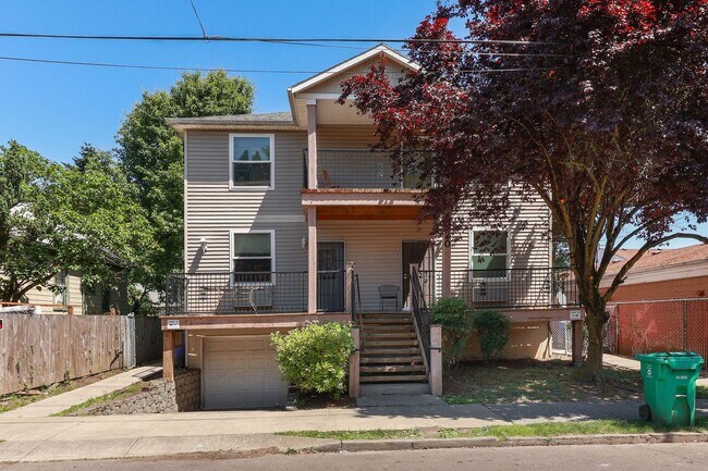 Building Photo - 2020 NE Rodney Ave