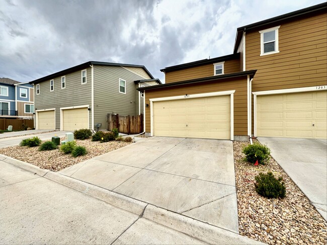 Building Photo - 1289 S Dallas Ct