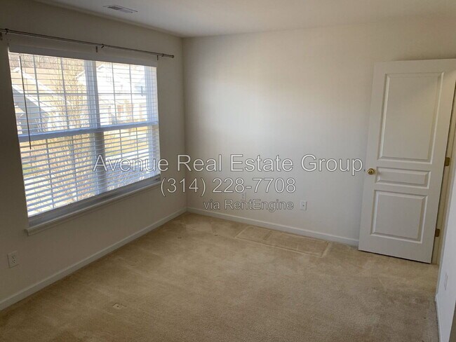 Building Photo - 554 Parkgate Dr