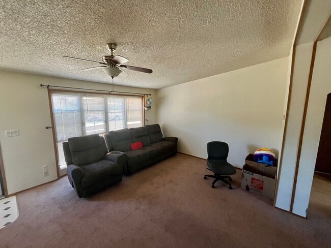 Building Photo - 3 bedroom/2 bathroom home in Mancos
