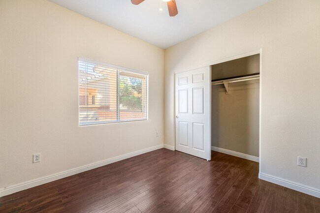 Building Photo - Stylish 3-Bedroom Condo in Silverado Ranch!