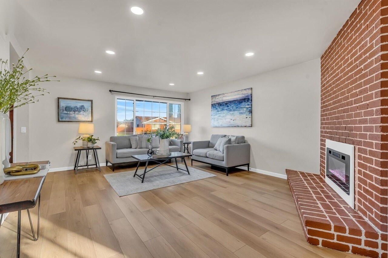 Building Photo - 7472 Blue Fox Way