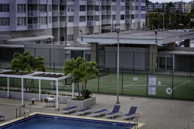 Building Photo - 18081 Biscayne Blvd