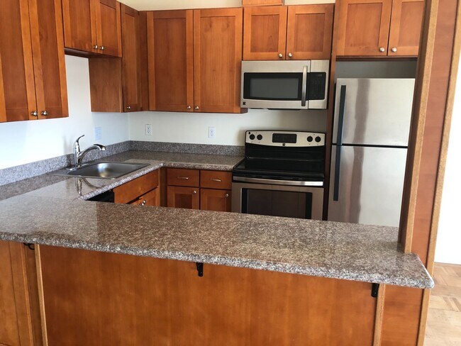 Building Photo - Beautiful 2-Bedroom Apartment with Stunnin...