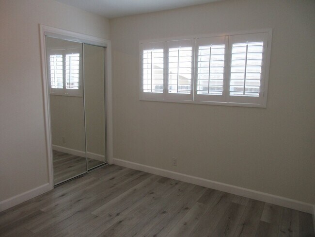 Building Photo - Beautifully updated Porter Ranch 3bed / 2 bath Home on Canby