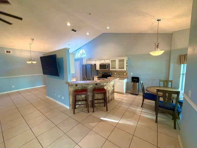 Building Photo - 2498 River Ridge Dr