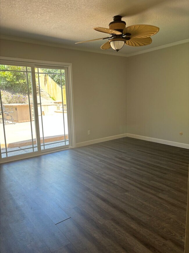 Building Photo - 3 bedroom single story near Lake Blvd