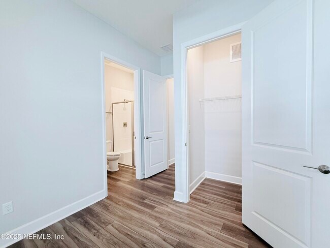 Building Photo - 10682 Aventura Dr