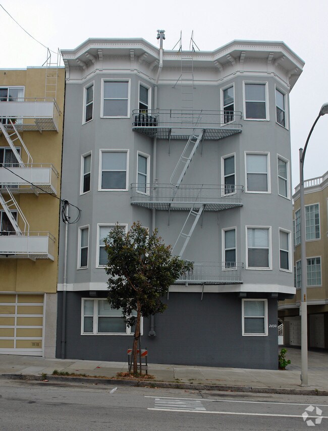 Building Photo - 2430 Lake St