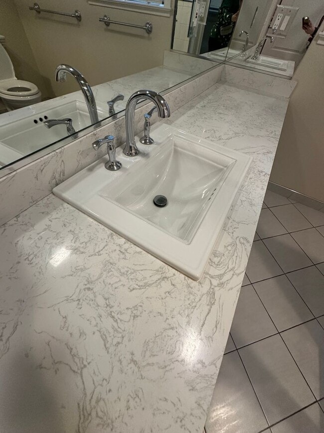 Building Photo - Gorgeous, 3 bedroom, 2.5 bath home, ready for move in