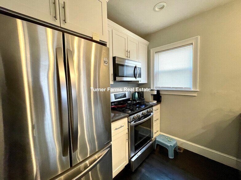 Building Photo - 93 Grant St