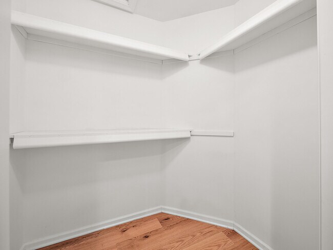 Building Photo - 50247 Cheltenham Dr