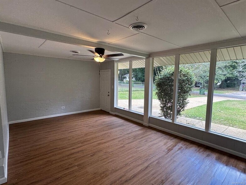 Building Photo - 4228 Hickory Dr