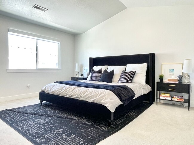 Building Photo - Modern Townhome at North Pointe Village!