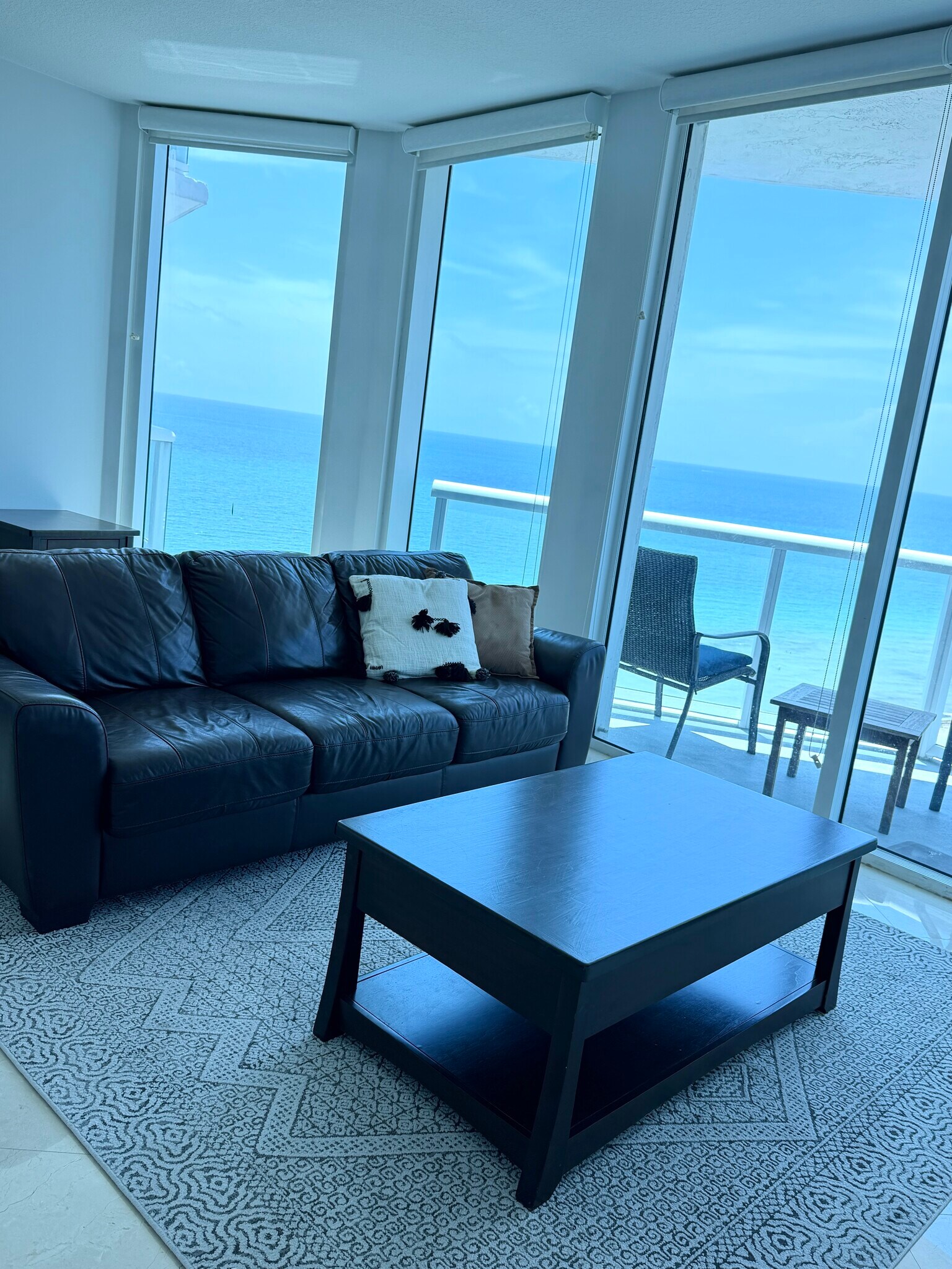 Building Photo - 6515 Collins Ave