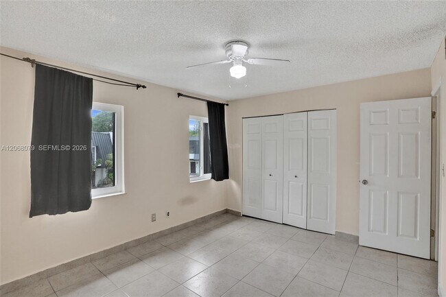 Building Photo - 5555 Ludlam Rd