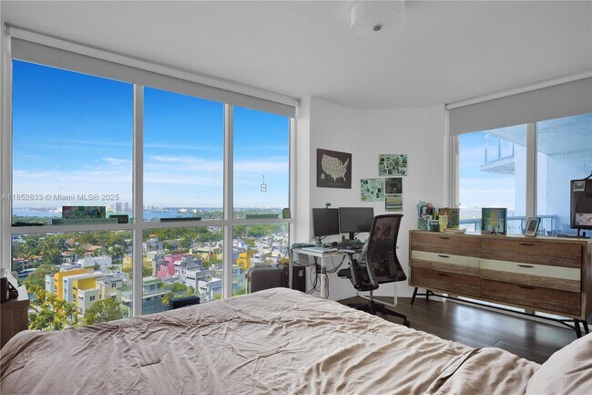Building Photo - 5900 Collins Ave